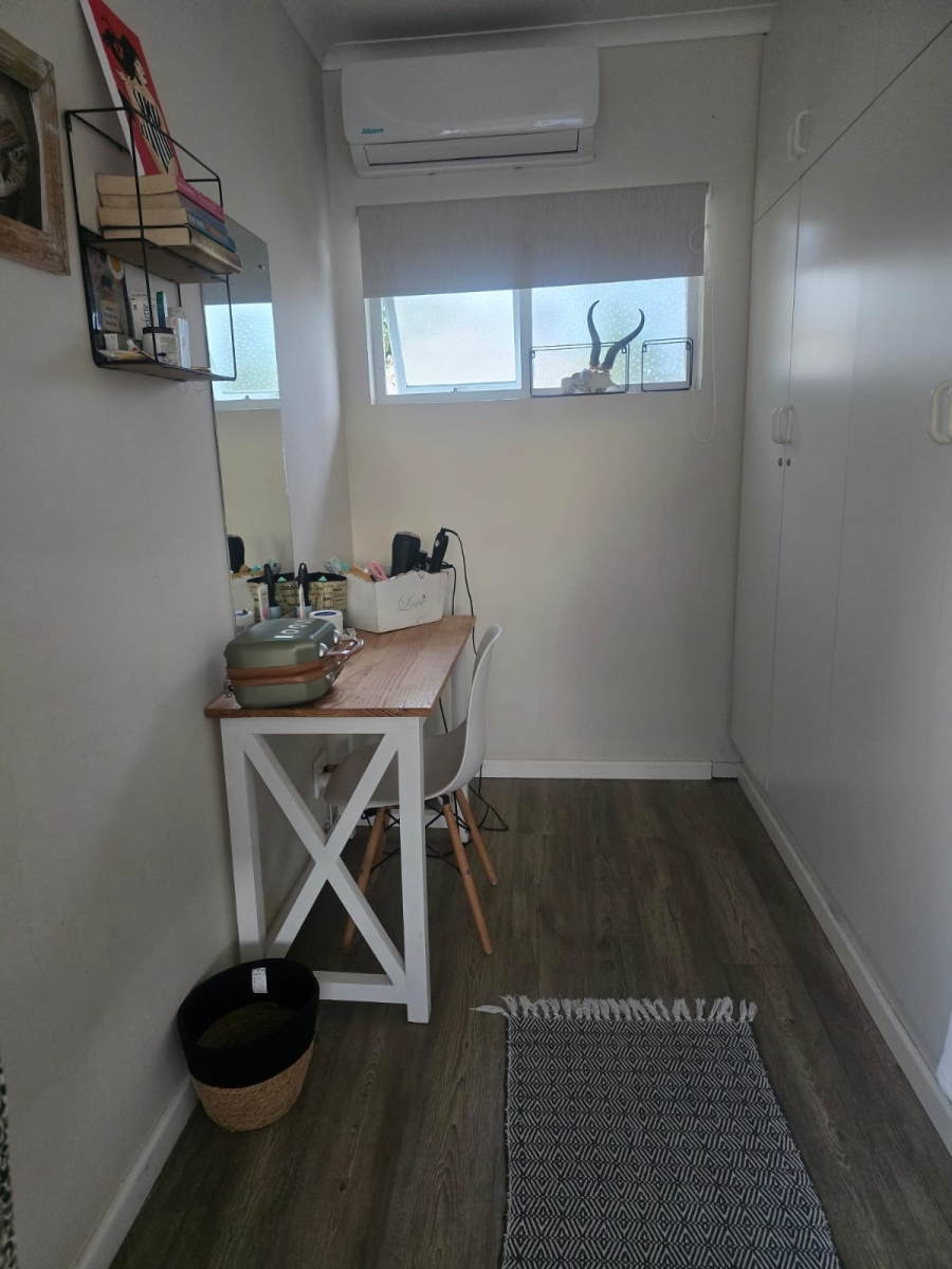 To Let 3 Bedroom Property for Rent in Sunrise On Sea Eastern Cape